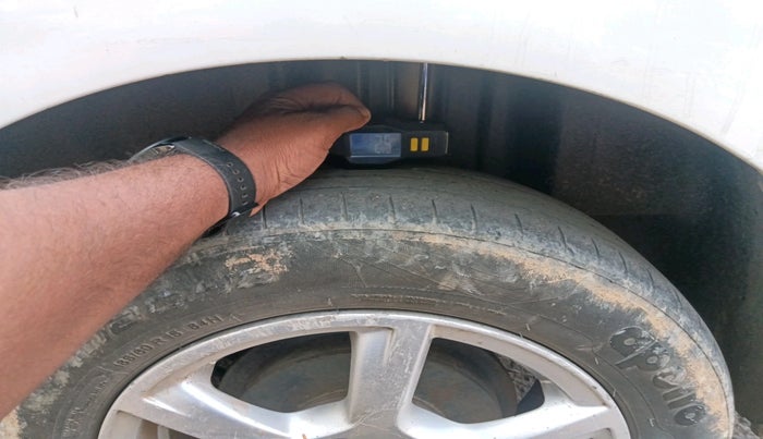 2013 Volkswagen Vento HIGHLINE DIESEL 1.6, Diesel, Manual, 1,77,450 km, tyre