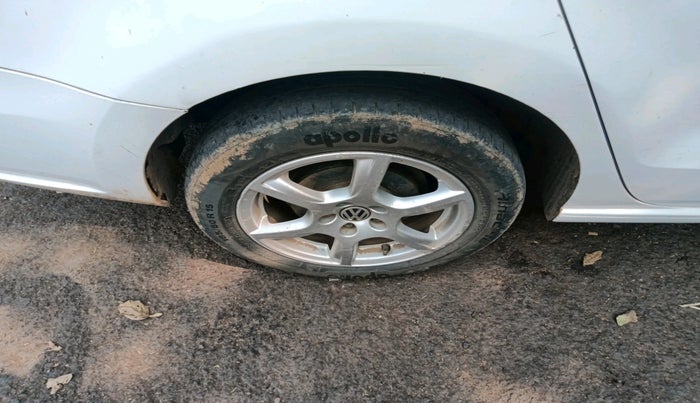 2013 Volkswagen Vento HIGHLINE DIESEL 1.6, Diesel, Manual, 1,77,450 km, tyre