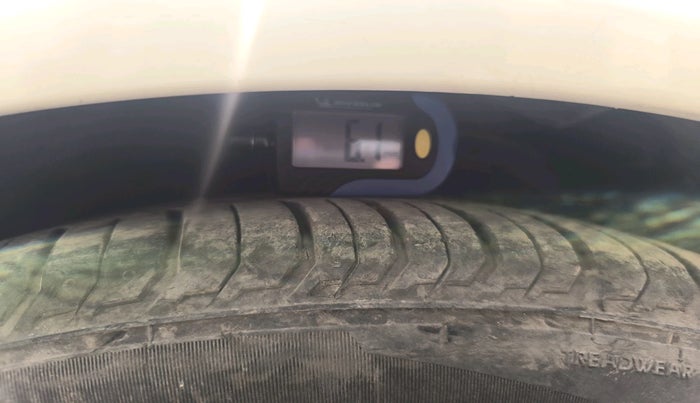 2011 Mercedes Benz C Class 	250 CDI ELEGANCE AT, Diesel, Automatic, 1,10,000 km, tyre