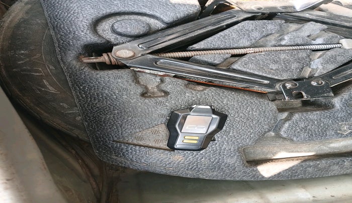 2012 Chevrolet Beat LT PETROL, Petrol, Manual, 86,768 km, tyre