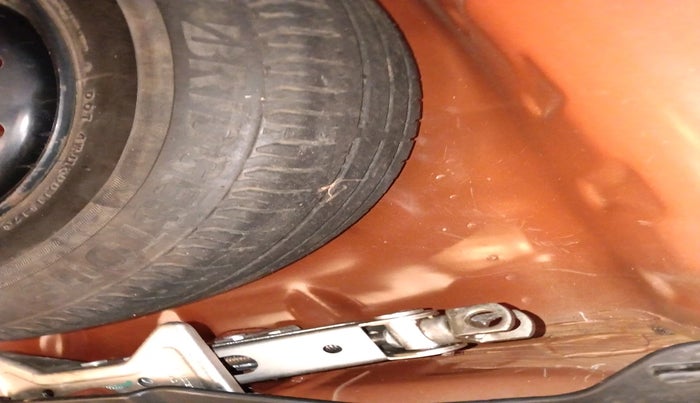 2017 Maruti Dzire VXI, Petrol, Manual, 51,922 km, tyre