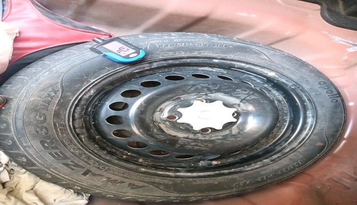 2015 Hyundai Xcent SX 1.2, Petrol, Manual, 1,12,936 km, tyre