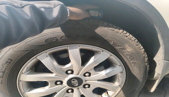 2019 Mahindra XUV500 W9 AT, Diesel, Automatic, 66,921 km, tyre