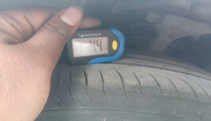 2013 Audi A4 2.0 TDI 140BHP STANDARD, Diesel, Automatic, 1,60,172 km, tyre