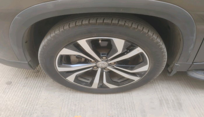 2023 MG HECTOR PLUS SHARP PRO 2.0 TURBO DIESEL 7 STR, Diesel, Manual, 18,226 km, tyre