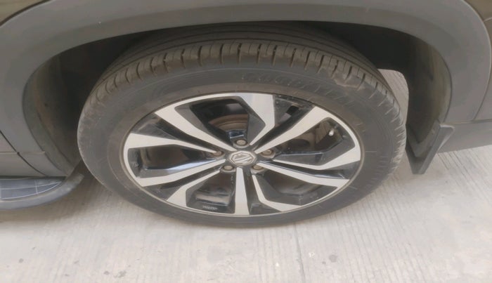 2023 MG HECTOR PLUS SHARP PRO 2.0 TURBO DIESEL 7 STR, Diesel, Manual, 18,226 km, tyre