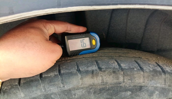 2018 Maruti Swift ZXI, Petrol, Manual, 58,742 km, tyre