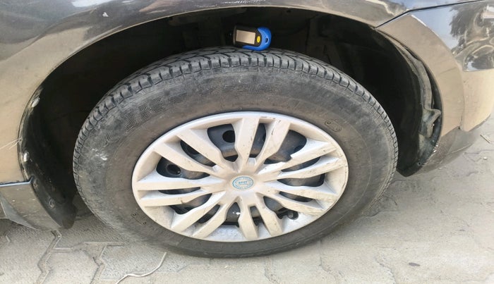 2017 Maruti Swift VXI O, Petrol, Manual, 63,072 km, tyre