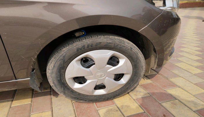 2016 Tata Tiago XZ PETROL, Petrol, Manual, 54,457 km, tyre