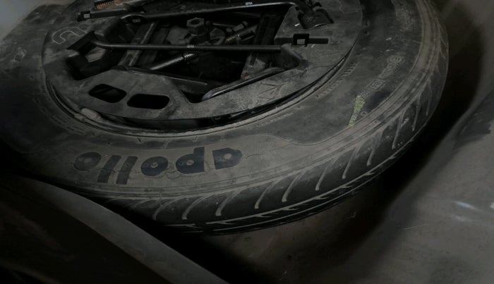 2011 Hyundai i10 SPORTZ 1.2, Petrol, Manual, 1,10,097 km, tyre