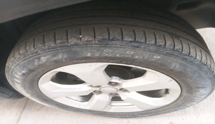 2017 Jeep Compass LIMITED 1.4 PETROL AT, Petrol, Automatic, 1,34,446 km, tyre