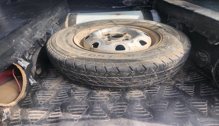 2018 Maruti Eeco 5 STR WITH A/C+HTR CNG, Petrol, Manual, 1,40,512 km, tyre