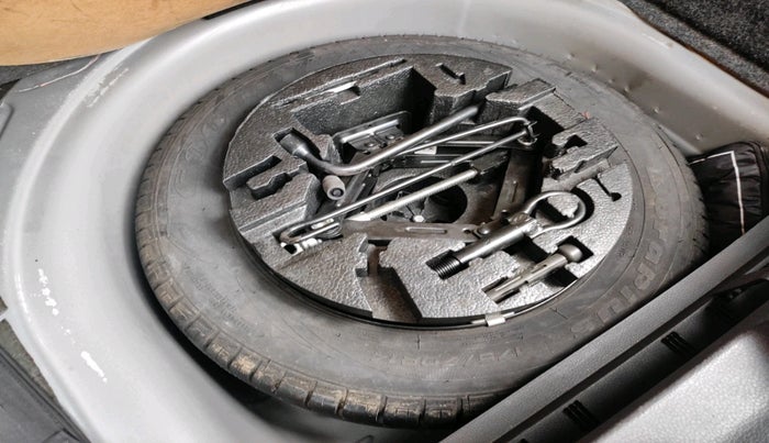 2018 Volkswagen Polo COMFORTLINE 1.0L MPI, Petrol, Manual, 81,157 km, tyre