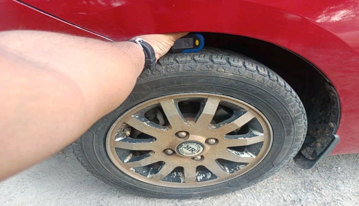 2017 Hyundai Eon ERA +, Petrol, Manual, 1,05,693 km, tyre