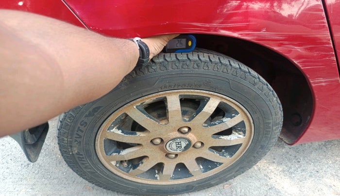 2017 Hyundai Eon ERA +, Petrol, Manual, 1,05,693 km, tyre