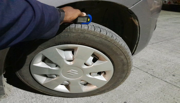 2012 Maruti Wagon R 1.0 LXI CNG, Petrol, Manual, 1,45,755 km, tyre