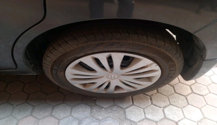 2015 Maruti Ertiga VXI, Petrol, Manual, 35,982 km, tyre