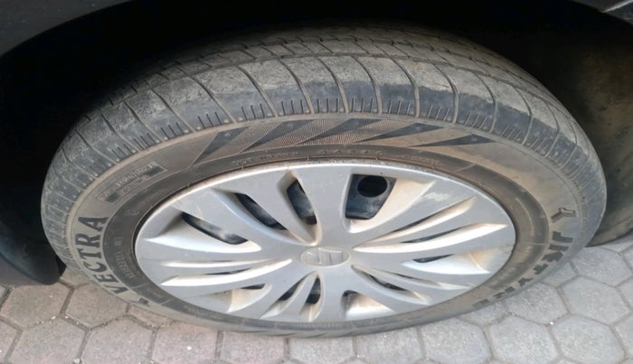 2015 Maruti Ertiga VXI, Petrol, Manual, 35,982 km, tyre