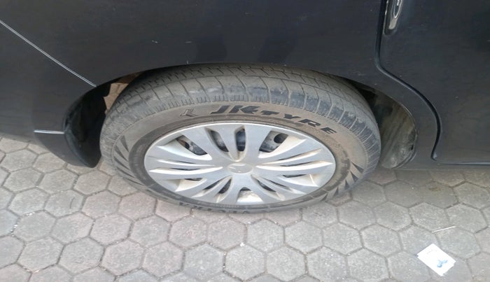 2015 Maruti Ertiga VXI, Petrol, Manual, 35,982 km, tyre