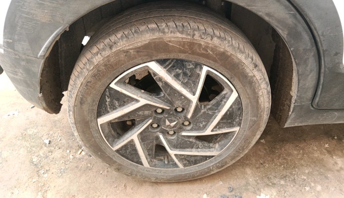 2024 Mahindra XUV 3XO AX7 1.2 TGDi, Petrol, Manual, 24,189 km, tyre