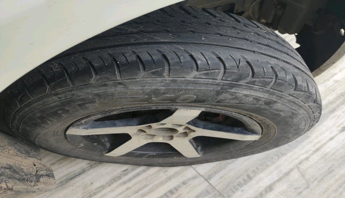 2015 Maruti Swift VDI, Diesel, Manual, 95,183 km, tyre