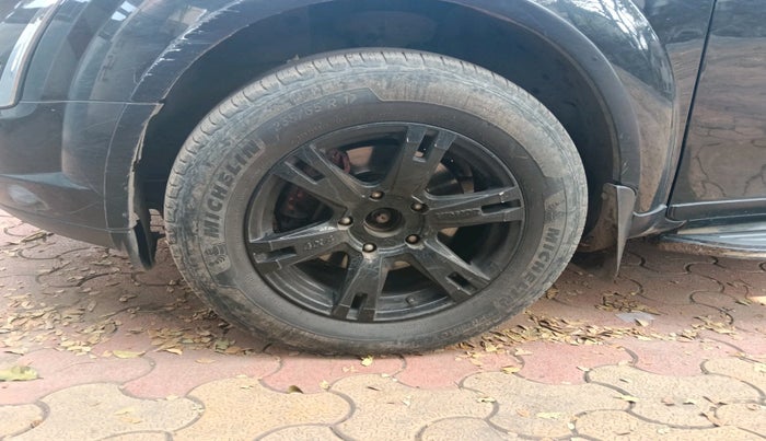 2015 Mahindra XUV500 W6, Diesel, Manual, 3,35,111 km, tyre