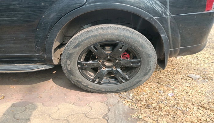 2015 Mahindra XUV500 W6, Diesel, Manual, 3,35,111 km, tyre