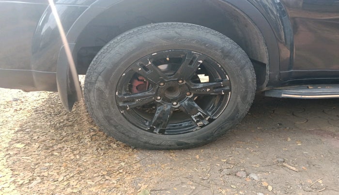 2015 Mahindra XUV500 W6, Diesel, Manual, 3,35,111 km, tyre