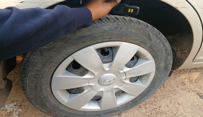 2008 Hyundai Verna XI, CNG, Manual, 99,869 km, tyre