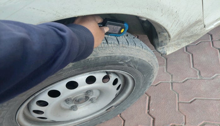 2015 Maruti Swift LXI, Petrol, Manual, 93,240 km, tyre