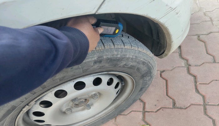 2015 Maruti Swift LXI, Petrol, Manual, 93,240 km, tyre