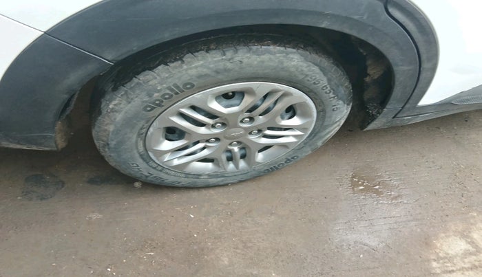 2022 KIA CARENS PRESTIGE 1.5 PETROL 7 STR, Petrol, Manual, 48,415 km, tyre