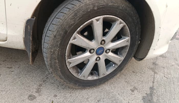 2011 Ford Fiesta TITANIUM DIESEL, Diesel, Manual, 2,10,000 km, tyre