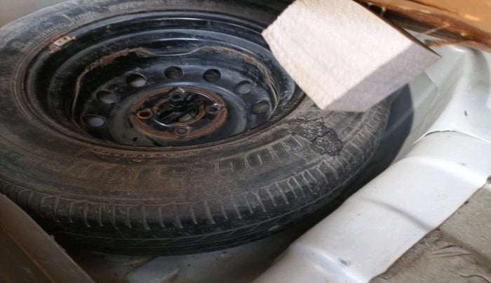 2013 Hyundai i10 MAGNA 1.1, Petrol, Manual, 90,179 km, tyre