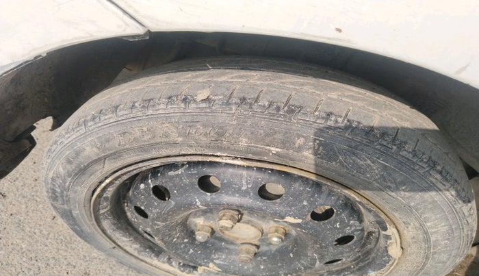 2016 Hyundai Xcent BASE 1.2, Petrol, Manual, 1,56,666 km, tyre