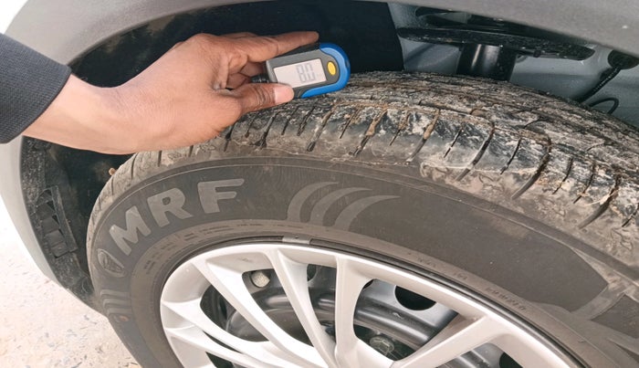 2025 Mahindra XUV700 MX Petrol MT 7 STR, Petrol, Manual, 506 km, tyre