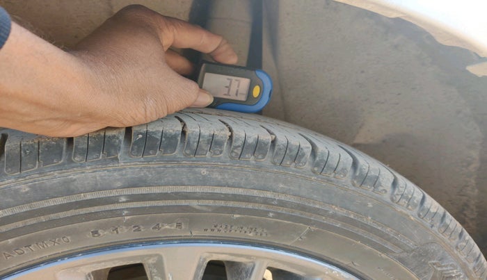 2021 Maruti Ertiga VXI CNG, Petrol, Manual, 80,842 km, tyre