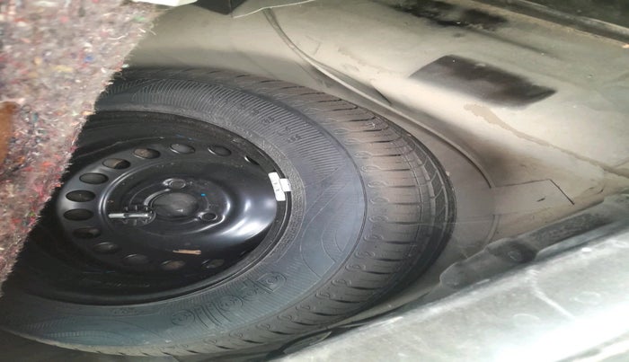 2020 Renault Kwid RXT 1.0 AMT (O), Petrol, Automatic, 35,329 km, tyre