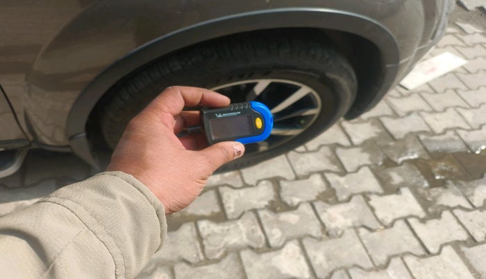 2018 Mahindra XUV500 W11, Diesel, Manual, 71,536 km, tyre