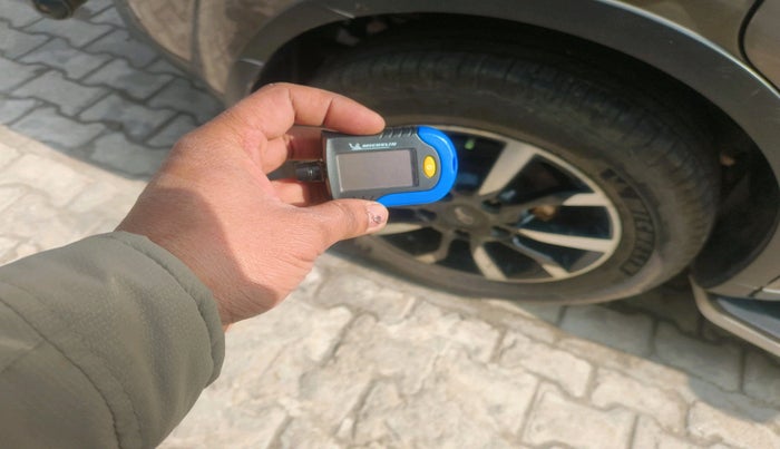 2018 Mahindra XUV500 W11, Diesel, Manual, 71,536 km, tyre