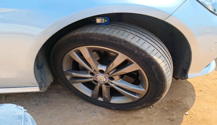 2014 Mercedes Benz E Class E250 CDI, Diesel, Automatic, 80,217 km, tyre