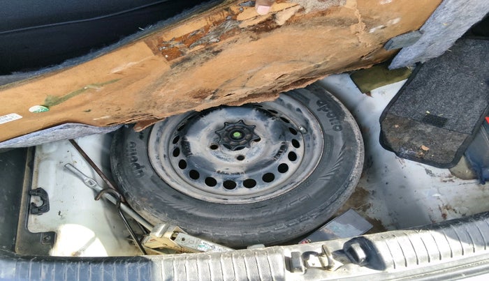 2013 Hyundai Grand i10 MAGNA 1.1 CRDI, Diesel, Manual, 1,19,347 km, tyre