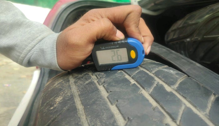 2015 Toyota Etios G, Petrol, Manual, 1,00,617 km, tyre