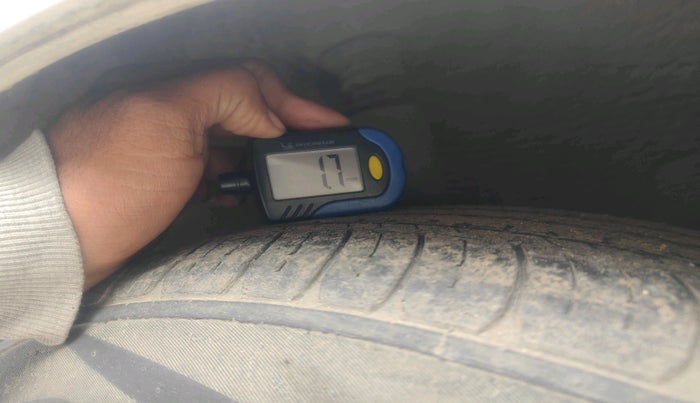 2015 Toyota Etios G, Petrol, Manual, 1,00,617 km, tyre