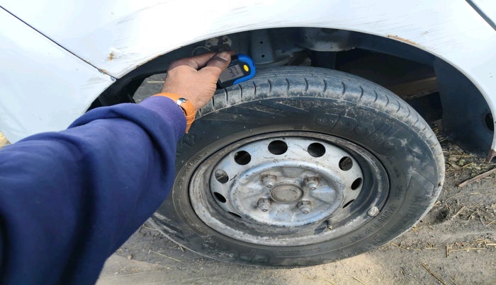 2014 Hyundai Eon ERA +, Petrol, Manual, 2,18,830 km, tyre