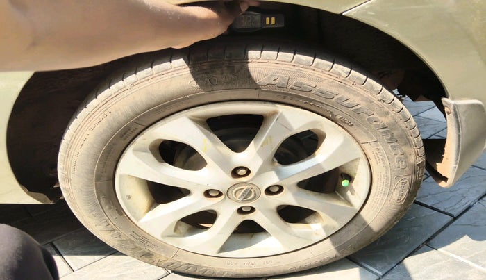 2014 Nissan Micra XV CVT, Petrol, Automatic, 80,097 km, tyre