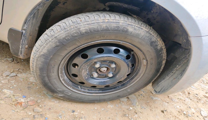 2011 Maruti Ritz VXI, Petrol, Manual, 39,763 km, tyre