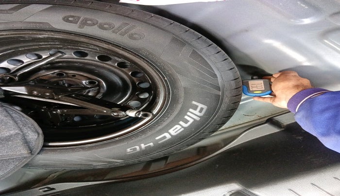 2021 Hyundai VENUE SX 1.5 CRDI, Diesel, Manual, 33,980 km, tyre