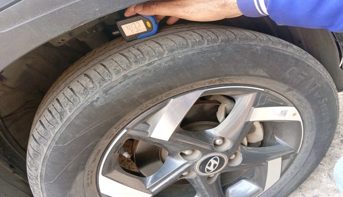 2021 Hyundai VENUE SX 1.5 CRDI, Diesel, Manual, 33,980 km, tyre