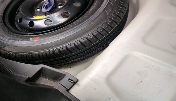 2018 Maruti Swift ZXI AMT, Petrol, Automatic, 40,313 km, tyre